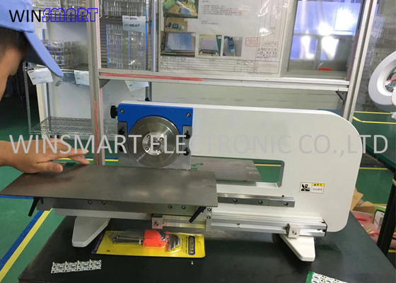 Un buen precio. máquina del cortador del tablero del PWB de 330m m con velocidad que corta ajustable en línea